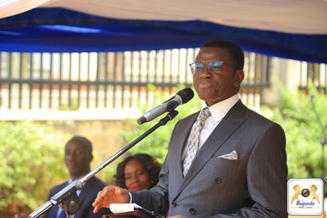 Katikkiro addressing the employees of Buganda Land Board during his official visit